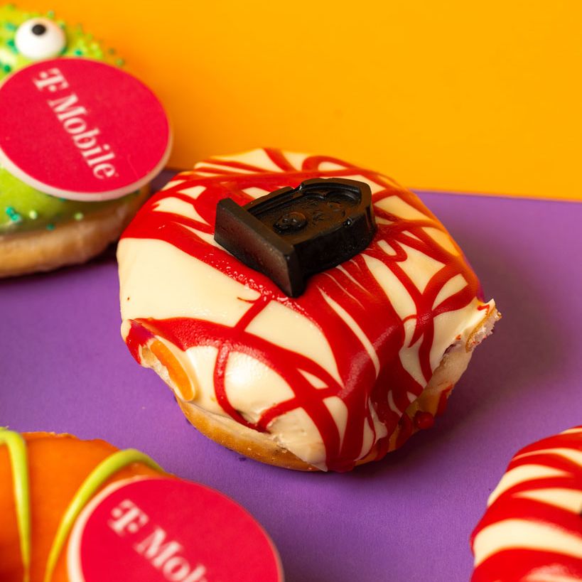 Confezione regalo di mini ciambelle "Corporate Halloween" con logo (VG)