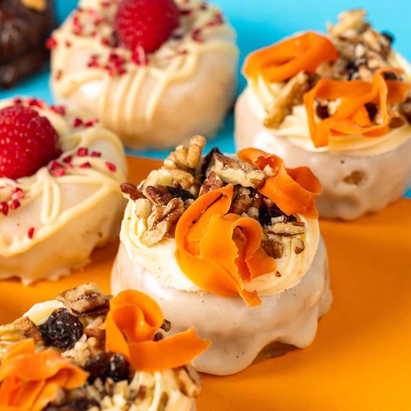 Caja de regalo "Baked All-Stars" de mini rosquillas sin gluten (12 unidades)