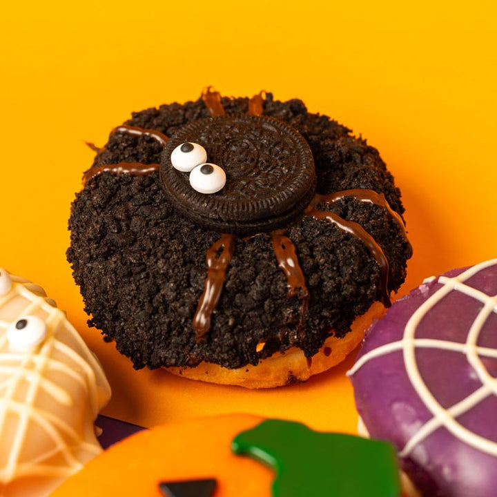 "Corporate Halloween" doughnut gift box with logo (VG)