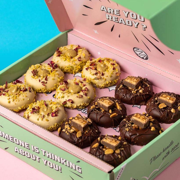 "Baked Chocolate-Pistachio" glutenfreundliche Mini-Kuchen-Donut Geschenkbox (12 Stück)