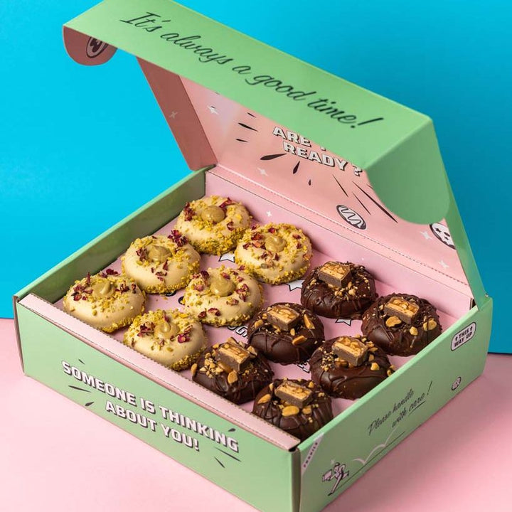 "Baked Chocolate-Pistachio" glutenfreundliche Mini-Kuchen-Donut Geschenkbox (12 Stück)